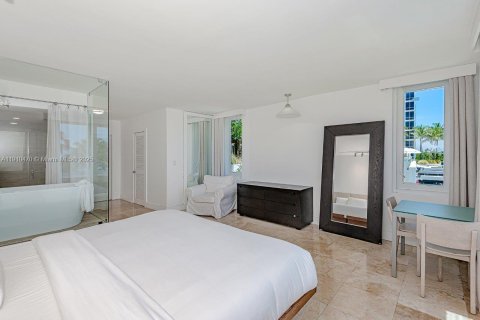 Condo in Miami Beach, Florida, 2 bedrooms  № 2035684 - photo 17