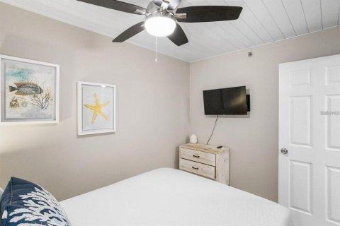 Condo in Indian Shores, Florida, 3 bedrooms № 2225730 - photo 26