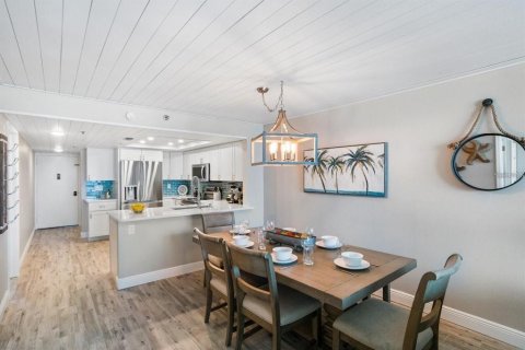 Condo in Indian Shores, Florida, 3 bedrooms № 2225730 - photo 16