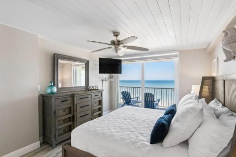 Condo in Indian Shores, Florida, 3 bedrooms № 2225730 - photo 13