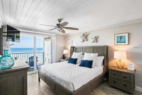 Condo in Indian Shores, Florida, 3 bedrooms № 2225730 - photo 9