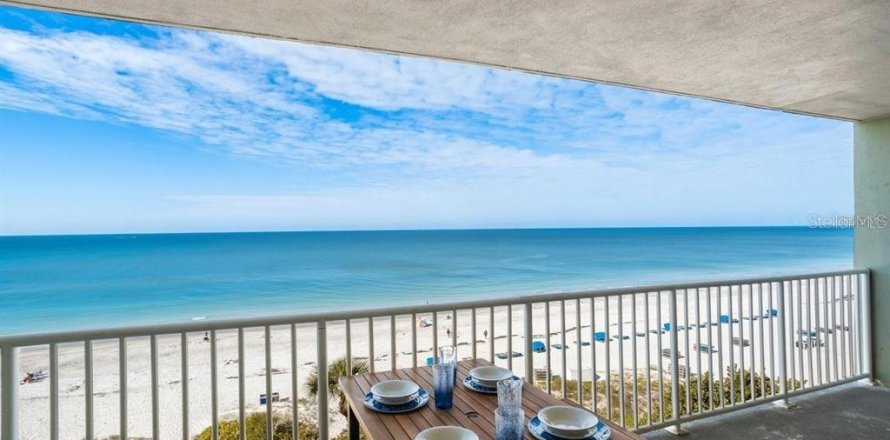 Condo in Indian Shores, Florida, 3 bedrooms № 2225730