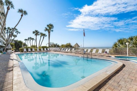 Condo in Indian Shores, Florida, 3 bedrooms № 2225730 - photo 27