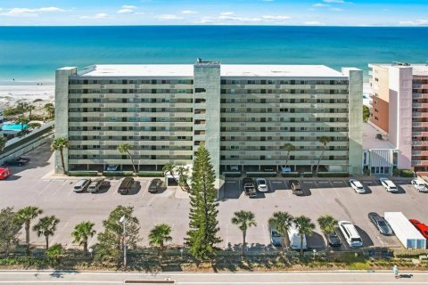 Condo in Indian Shores, Florida, 3 bedrooms № 2225730 - photo 2