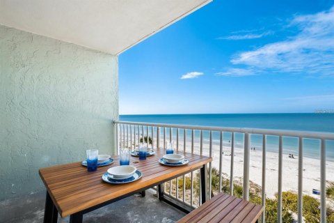 Condo in Indian Shores, Florida, 3 bedrooms № 2225730 - photo 10