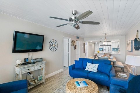 Condo in Indian Shores, Florida, 3 bedrooms № 2225730 - photo 8