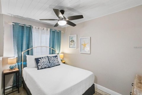 Condo in Indian Shores, Florida, 3 bedrooms № 2225730 - photo 25