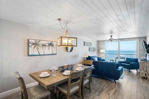 Condo in Indian Shores, Florida, 3 bedrooms № 2225730 - photo 17