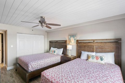 Condo in Indian Shores, Florida, 3 bedrooms № 2225730 - photo 23