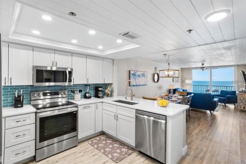 Condo in Indian Shores, Florida, 3 bedrooms № 2225730 - photo 3