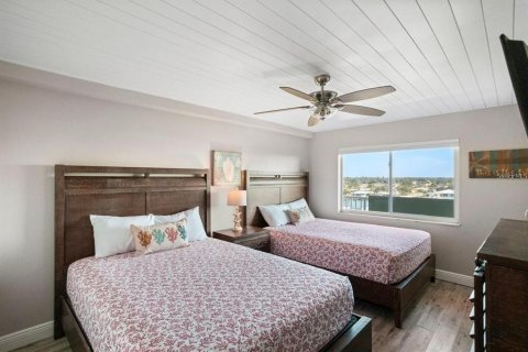 Condo in Indian Shores, Florida, 3 bedrooms № 2225730 - photo 22