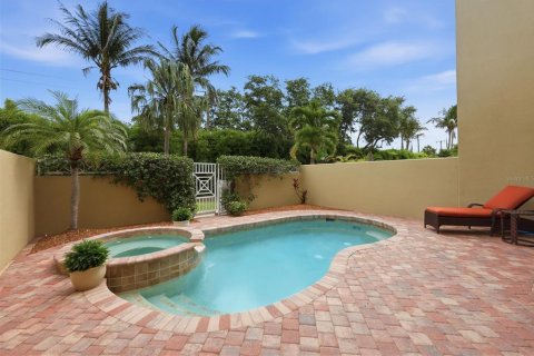 Townhouse in Venice, Florida 4 bedrooms, 308.81 sq.m. № 2408487 - photo 12