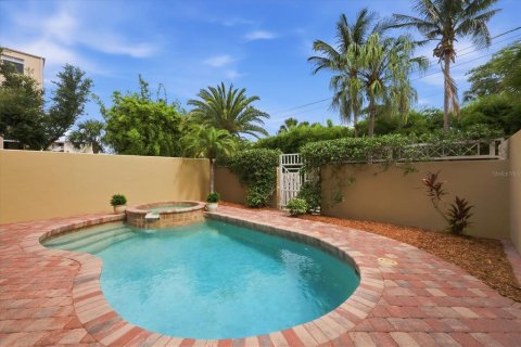 Townhouse in Venice, Florida 4 bedrooms, 308.81 sq.m. № 2408487 - photo 13