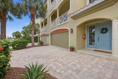 Townhouse in Venice, Florida 4 bedrooms, 308.81 sq.m. № 2408487 - photo 2