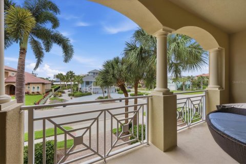 Townhouse in Venice, Florida 4 bedrooms, 308.81 sq.m. № 2408487 - photo 19