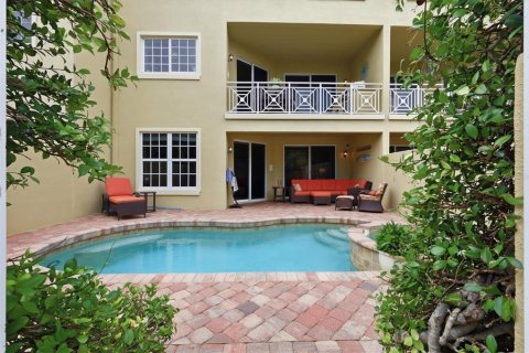 Townhouse in Venice, Florida 4 bedrooms, 308.81 sq.m. № 2408487 - photo 14