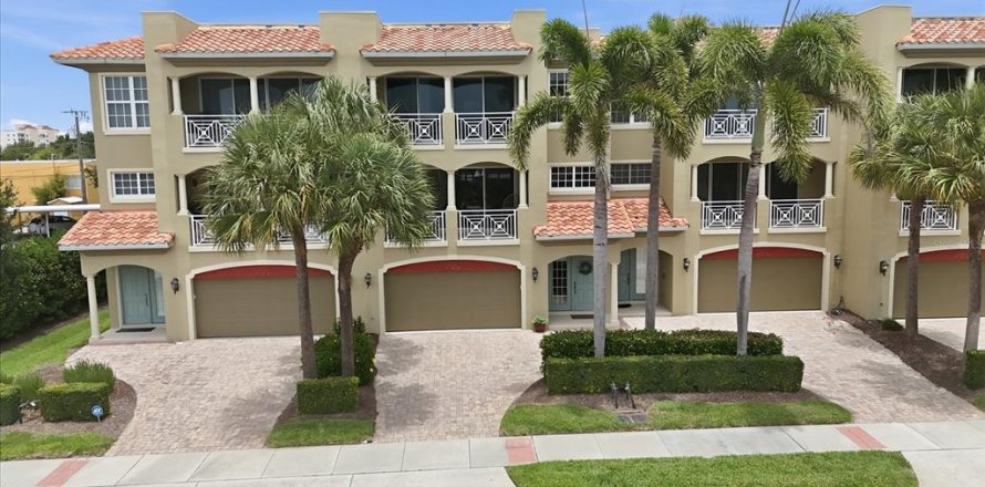 Townhouse in Venice, Florida 4 bedrooms, 308.81 sq.m. № 2408487