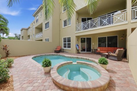 Townhouse in Venice, Florida 4 bedrooms, 308.81 sq.m. № 2408487 - photo 3
