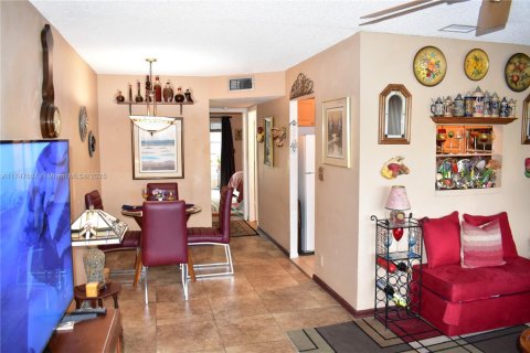 Copropriété à vendre à Sunrise, Floride: 1 chambre, 54.81 m2 № 1730361 - photo 3