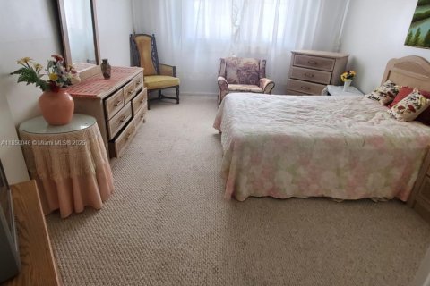 Condo in Hallandale Beach, Florida, 1 bedroom  № 1856997 - photo 2