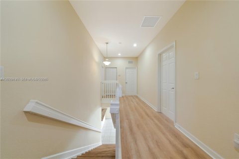 Casa en alquiler en Miami, Florida, 5 dormitorios, 281.59 m2 № 2153671 - foto 22