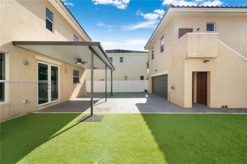 Casa en alquiler en Miami, Florida, 5 dormitorios, 281.59 m2 № 2153671 - foto 29