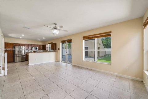 Casa en alquiler en Miami, Florida, 5 dormitorios, 281.59 m2 № 2153671 - foto 12