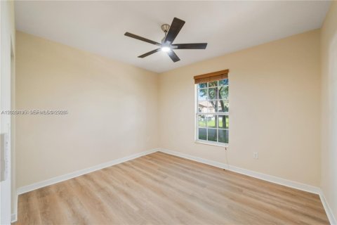 Casa en alquiler en Miami, Florida, 5 dormitorios, 281.59 m2 № 2153671 - foto 15