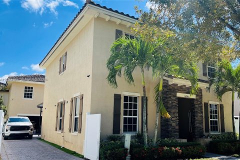 Casa en alquiler en Miami, Florida, 5 dormitorios, 281.59 m2 № 2153671 - foto 9