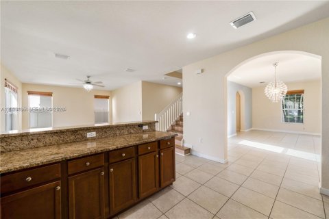 Casa en alquiler en Miami, Florida, 5 dormitorios, 281.59 m2 № 2153671 - foto 13