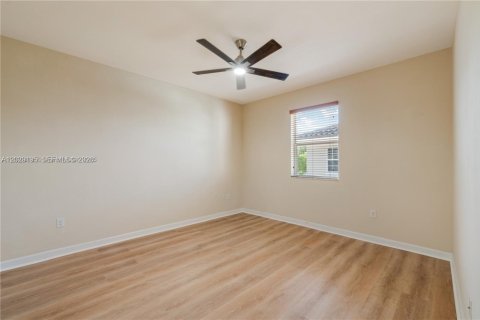 Casa en alquiler en Miami, Florida, 5 dormitorios, 281.59 m2 № 2153671 - foto 26