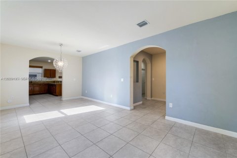 Casa en alquiler en Miami, Florida, 5 dormitorios, 281.59 m2 № 2153671 - foto 14