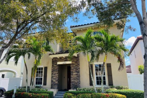 Casa en alquiler en Miami, Florida, 5 dormitorios, 281.59 m2 № 2153671 - foto 3