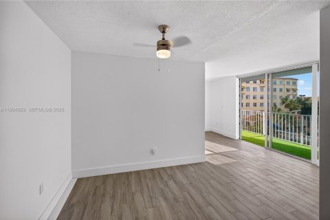 Condo in Miami Beach, Florida, 1 bedroom  № 2062196 - photo 7