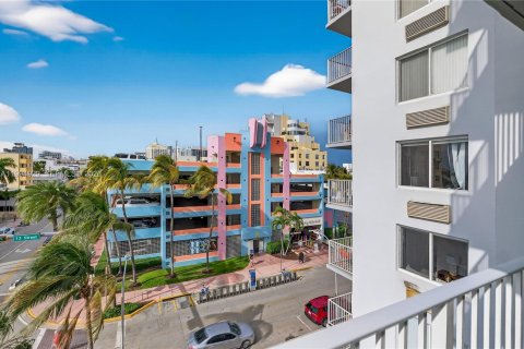 Condo in Miami Beach, Florida, 1 bedroom  № 2062196 - photo 21