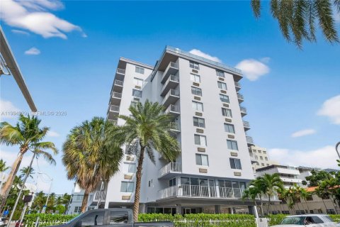 Condo in Miami Beach, Florida, 1 bedroom  № 2062196 - photo 29