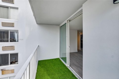 Condo in Miami Beach, Florida, 1 bedroom  № 2062196 - photo 20