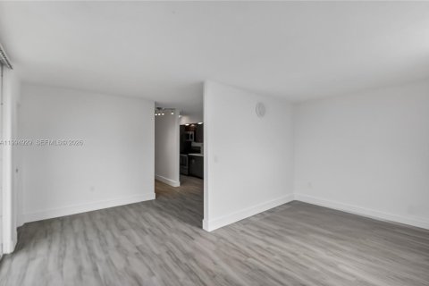 Condo in Miami Beach, Florida, 1 bedroom  № 2062196 - photo 8