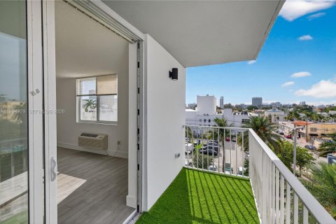 Condo in Miami Beach, Florida, 1 bedroom  № 2062196 - photo 19