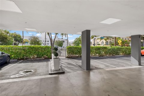 Condo in Miami Beach, Florida, 1 bedroom  № 2062196 - photo 24