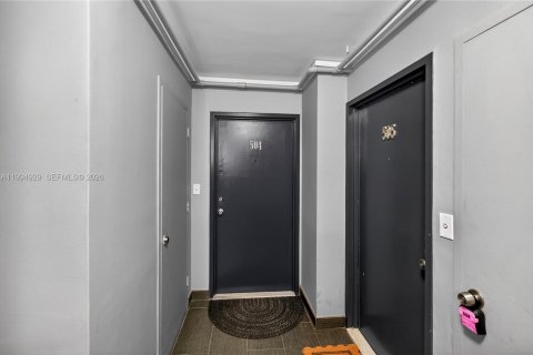 Condo in Miami Beach, Florida, 1 bedroom  № 2062196 - photo 10