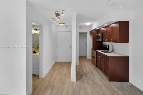 Condo in Miami Beach, Florida, 1 bedroom  № 2062196 - photo 12