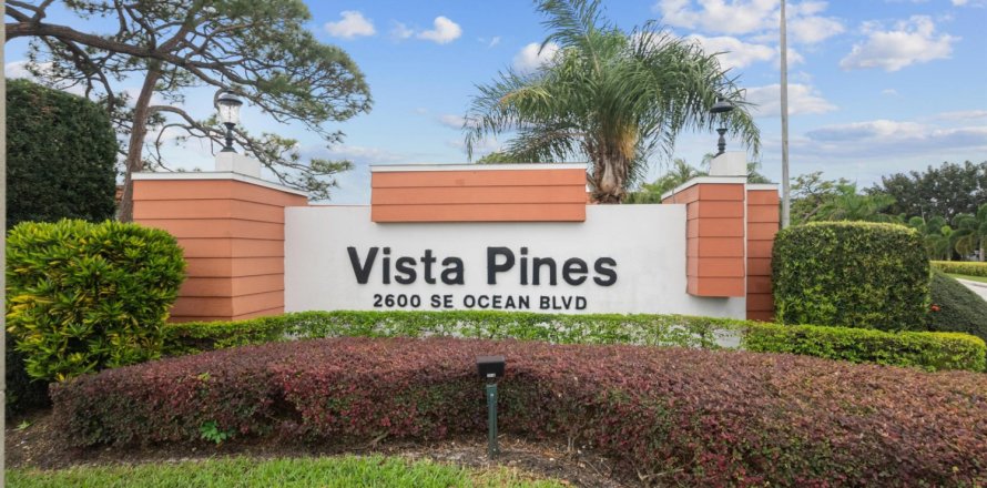 Condo in Stuart, Florida, 2 bedrooms № 1068428