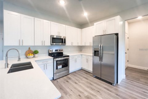 Villa ou maison à vendre à DeLand, Floride: 4 chambres, 156.73 m2 № 2410471 - photo 3