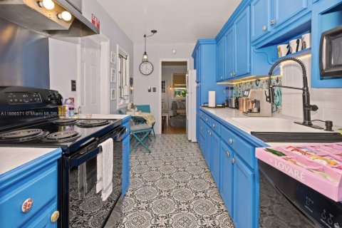 House in Hollywood, Florida 2 bedrooms, 138.8 sq.m. № 2013445