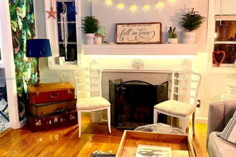 House in Hollywood, Florida 2 bedrooms, 138.8 sq.m. № 2013445 - photo 7