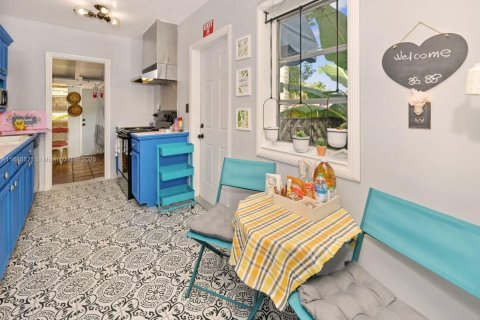 House in Hollywood, Florida 2 bedrooms, 138.8 sq.m. № 2013445 - photo 22