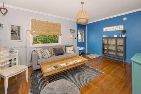 House in Hollywood, Florida 2 bedrooms, 138.8 sq.m. № 2013445 - photo 13