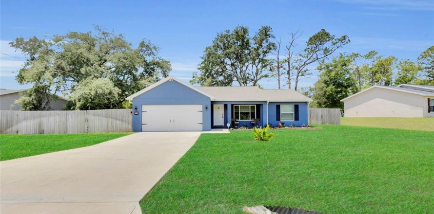 House in Ocklawaha, Florida 3 bedrooms, 122.91 sq.m. № 2128888