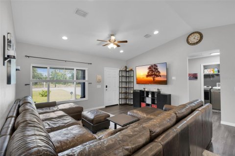 House in Ocklawaha, Florida 3 bedrooms, 122.91 sq.m. № 2128888 - photo 16